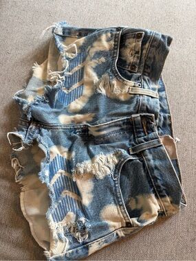 Levi's Bleached Blue & Cream Denim Shorts